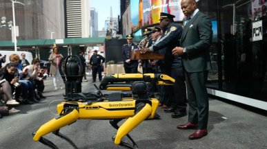 Roboty w służbie policji. Pies "inwigilacyjny" i robot K5 patrolują ulice Nowego Jorku