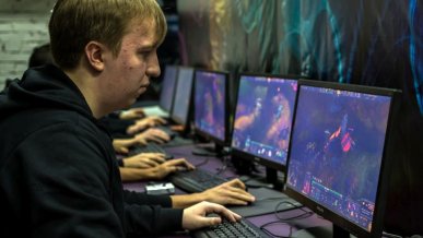 Rosja: Zakaz gier wypaczających młodzież i kontrola rodzicielska na każdym komputerze