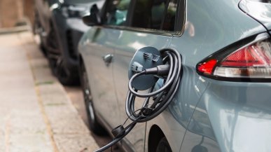 Co 10. nowy samochód osobowy rejestrowany w Polsce jest elektryczny