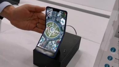 Sharp prezentuje prototyp składanego smartfona. Niczym telefon z klapką
