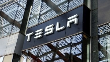 Słyszeliście, że Tesla nie jest już największym producentem EV? Wyjaśniamy, czemu to ściema