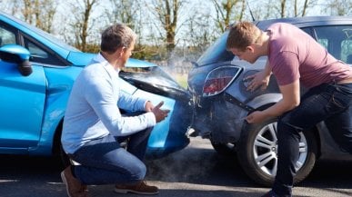 Zbierali dane ze smartfonów, żeby sprzedawać droższe polisy. Firma ubezpieczeniowa w kłopotach