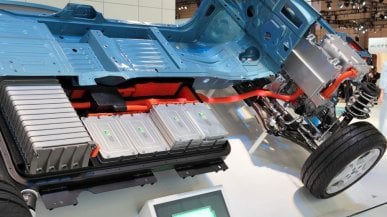 System magazynowania energii z wycofanych akumulatorów łączy ogniwa Tesli i Nissana
