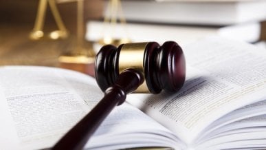 Sztuczna inteligencja będzie pisać ustawy. Algorytmy zastąpią urzędników