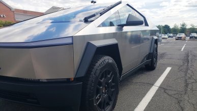 Tesla rezygnuje z range extendera do Cybertrucka. Co ze zwrotem pieniędzy?