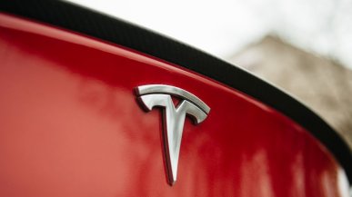Tesla dostarczyła w zeszłym roku ponad 1,3 miliona samochodów i pobiła kolejny kwartalny rekord