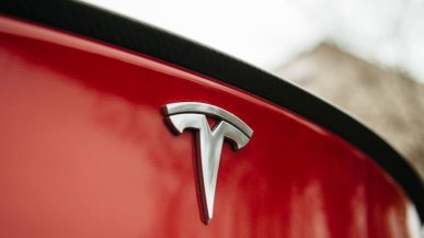 Tesla wypięła się na Intela? Grok tylko w konkretnych autach