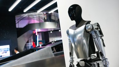 Plany robotów Tesli wykradzione? Sukces Optimusa zagrożony