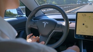Tesla spowodowała wypadek. Miliony dolarów zadośćuczynienia