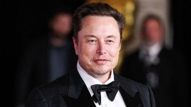 Elon Musk zrobił w końcu coś w sprawie jazdy autonomicznej. Zmienił nazwę