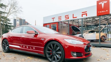 Tesla płaci za jazdę swoimi autami. Stawki są niezwykle kuszące