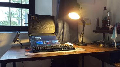 Ten trend z TikToka może sporo kosztować. Laptop nie wytrzymał „efektownego” ujęcia