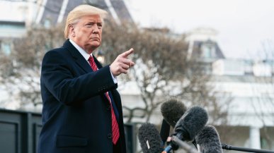 Trump bierze się za kryptowaluty. Urządzi specjalną kolację