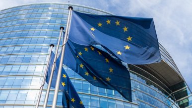 UE pionierem w regulacjach sztucznej inteligencji. Ustawa wyznacza nowy standard dla świata