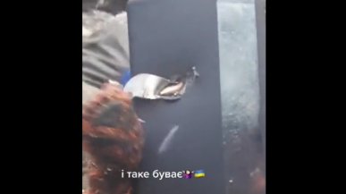 Ukraiński żołnierz uratowany przez Samsunga Galaxy S20 Ultra. Telefon zatrzymał pocisk