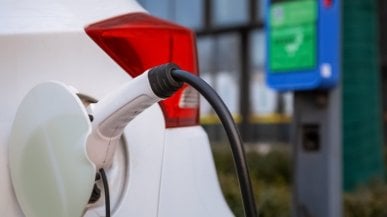 Unia Europejska obniża planowane cła na elektryki z Chin. Tesla wygrywa na starcie