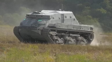 USA testują 6-metrowy autonomiczny czołg ze świecącymi zielonymi oczami