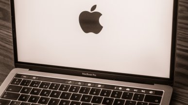 Wiemy, kiedy MacBook Pro dostanie wyświetlacz OLED