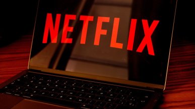 Wiemy, kiedy Netflix zacznie pobierać dodatkowe opłaty za dzielenie się kontem