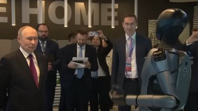 Putin w szoku na prezentacji rosyjskiego humanoidalnego robota. Jego mina mówi wszystko
