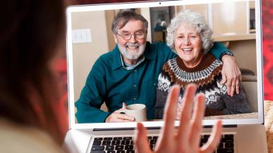 Wprowadź seniora w XXI wiek, czyli babcia i dziadek surfują po sieci