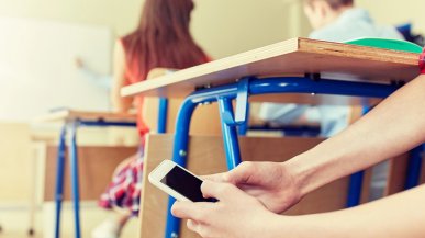 Zakaz smartfonów w szkołach ujawnił szokujący problem nastolatków