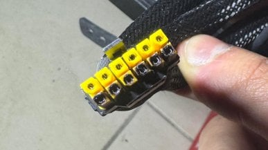 Stopiona wtyczka z RTX 40 lub 50? Uważaj, to może być Twoja wina (Analiza przypadku z Reddita)