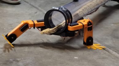 Zbudował robotyczne nogi dla węża i chce walczyć z ewolucją. Efekt jest świetny