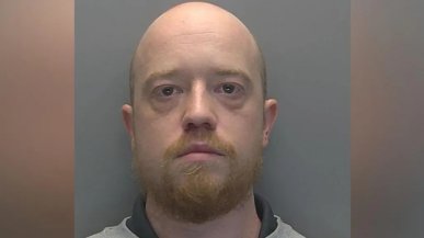 Zmienił zdjęcie profilowe na swoje genitalia. Elektryk skazany na 2 lata