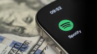 Zarobił 8 mln dolarów na botach streamujących muzykę AI ze Spotify. Kto na tym stracił?