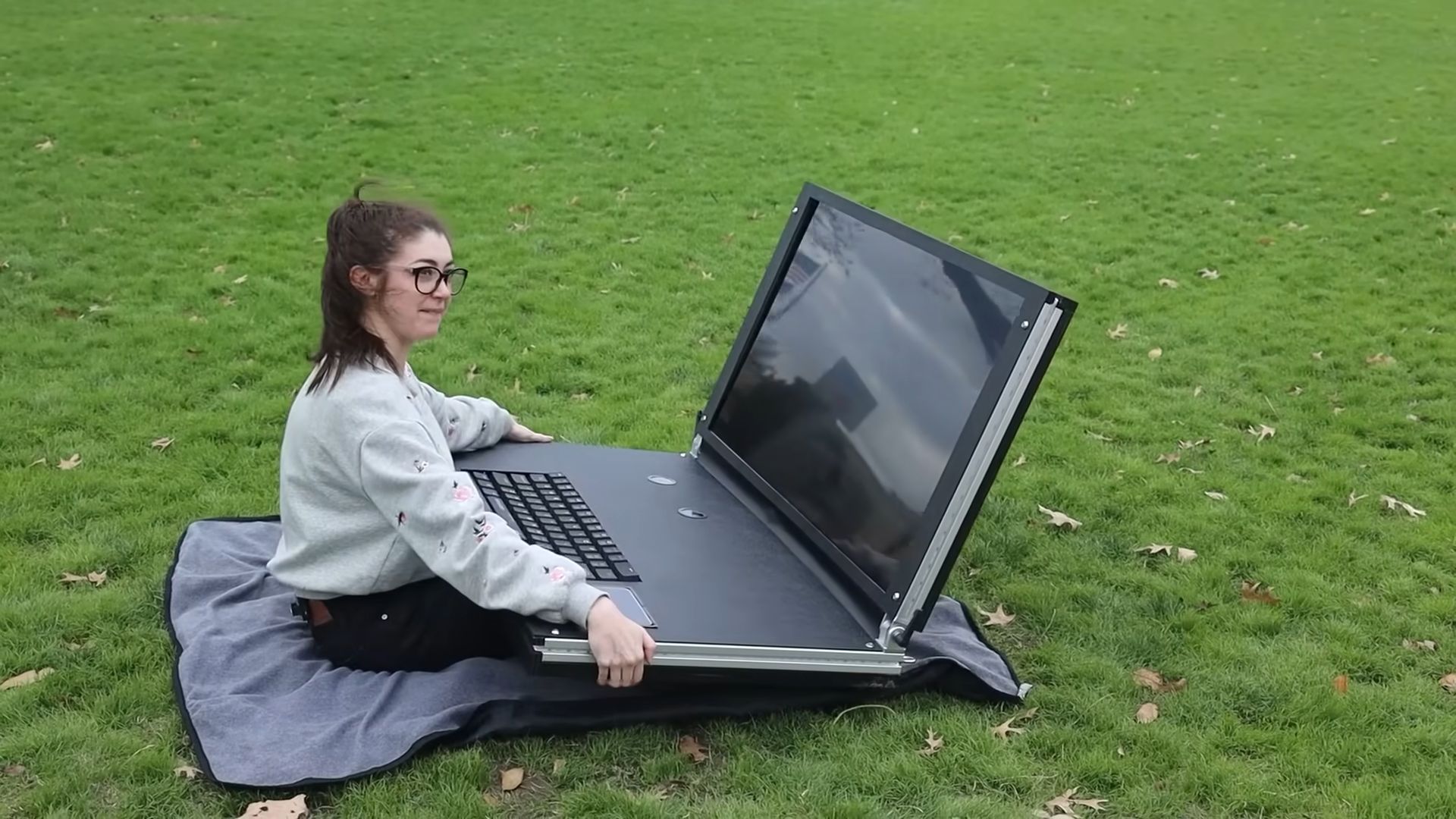 43-calowy laptop