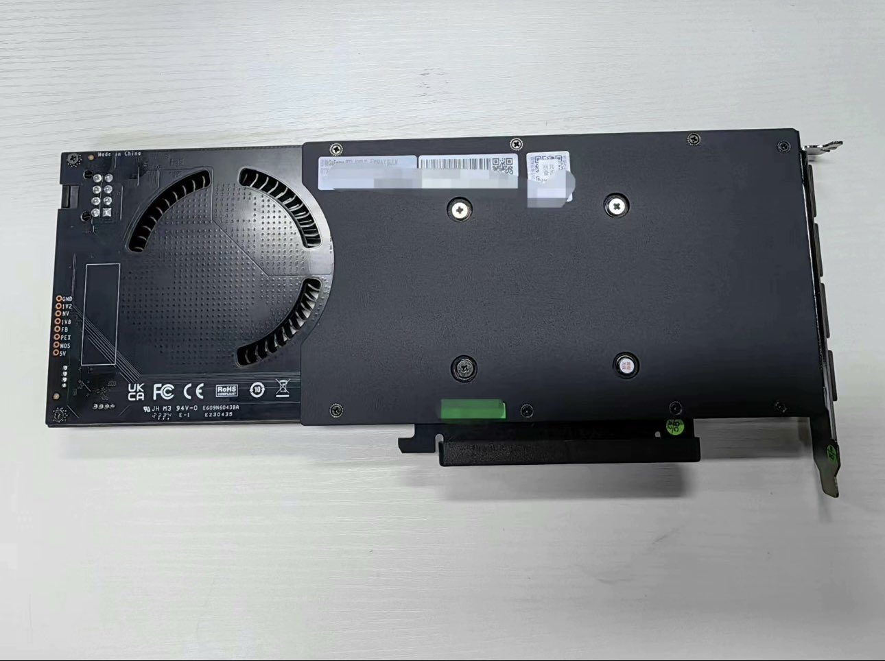 Jednoslotowy GeForce RTX 4060 Ti