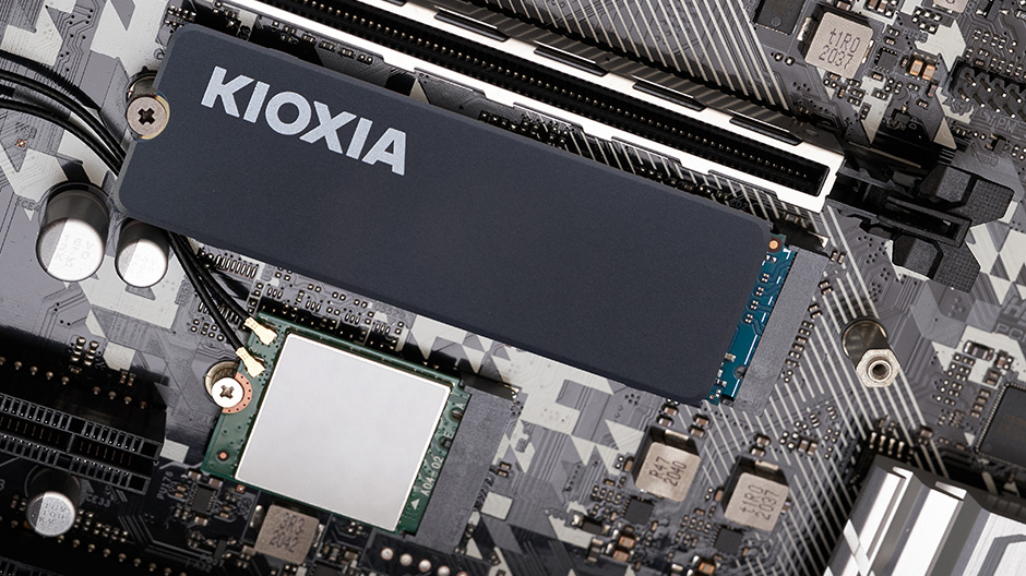 KIOXIA przedstawia dyski SSD z radiatorem dla graczy