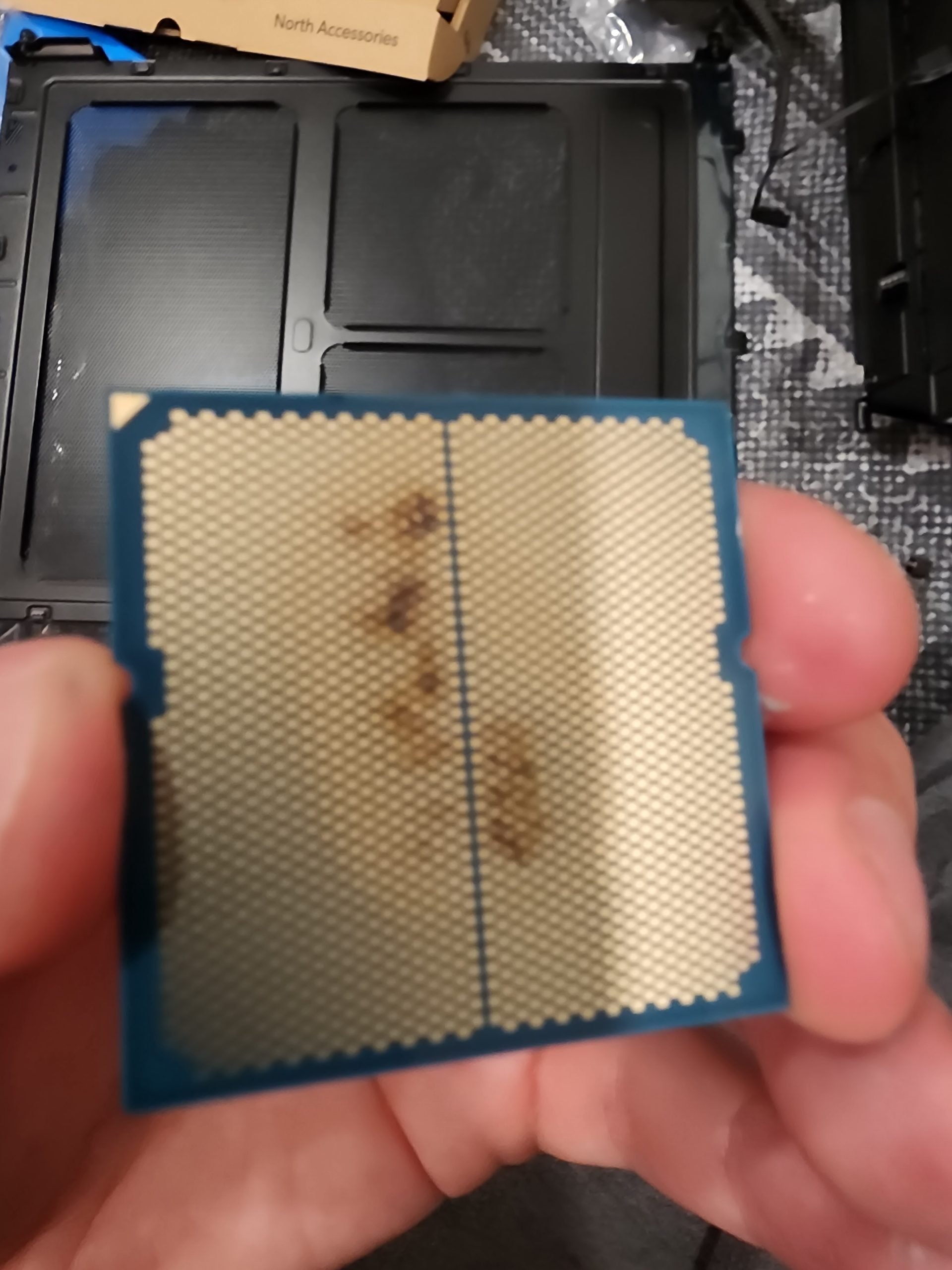 AMD Ryzen 7 9800X3D – pierwszy przypadek spalenia procesora i gniazda AM5