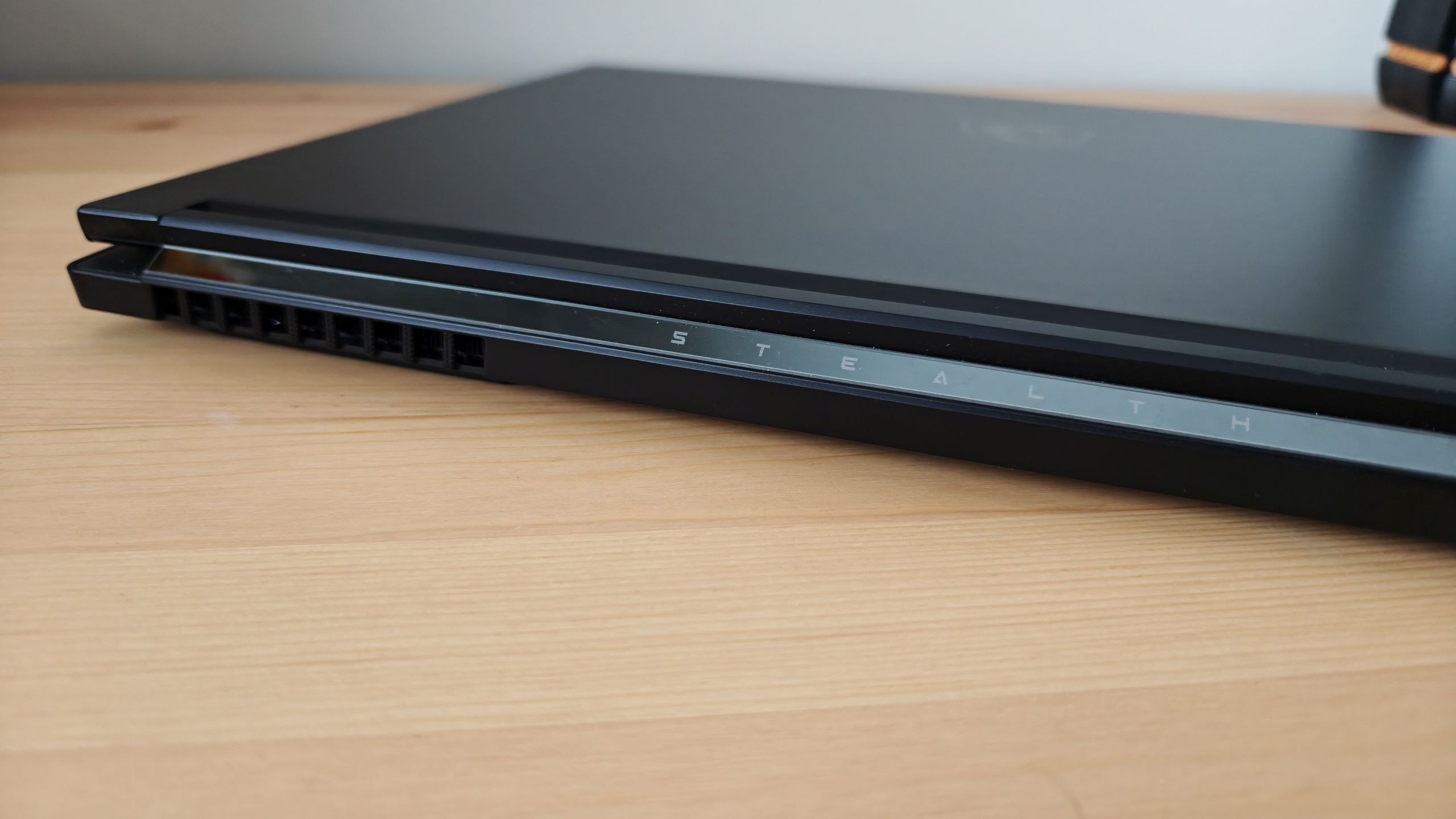 MSI Stealth A16 AI+