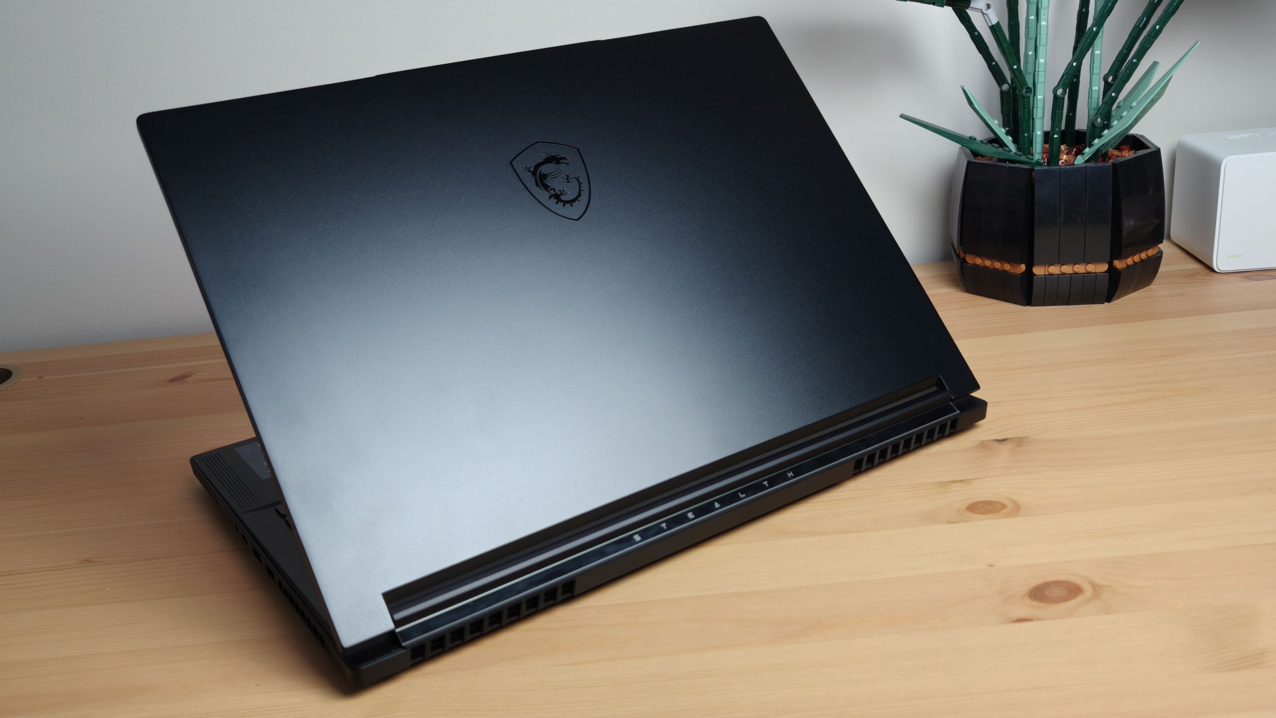 MSI Stealth A16 AI+