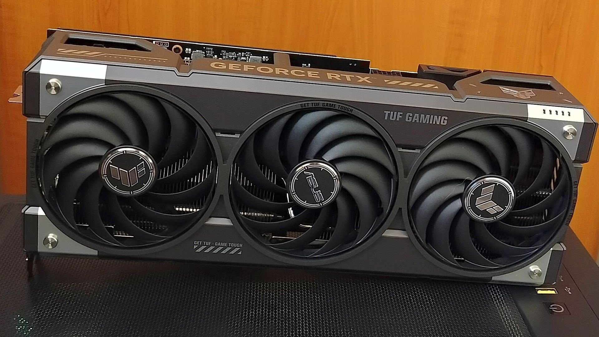 Test ASUS TUF GAMING GeForce RTX 5070 OC. Stylowy wygląd i solidny cooler