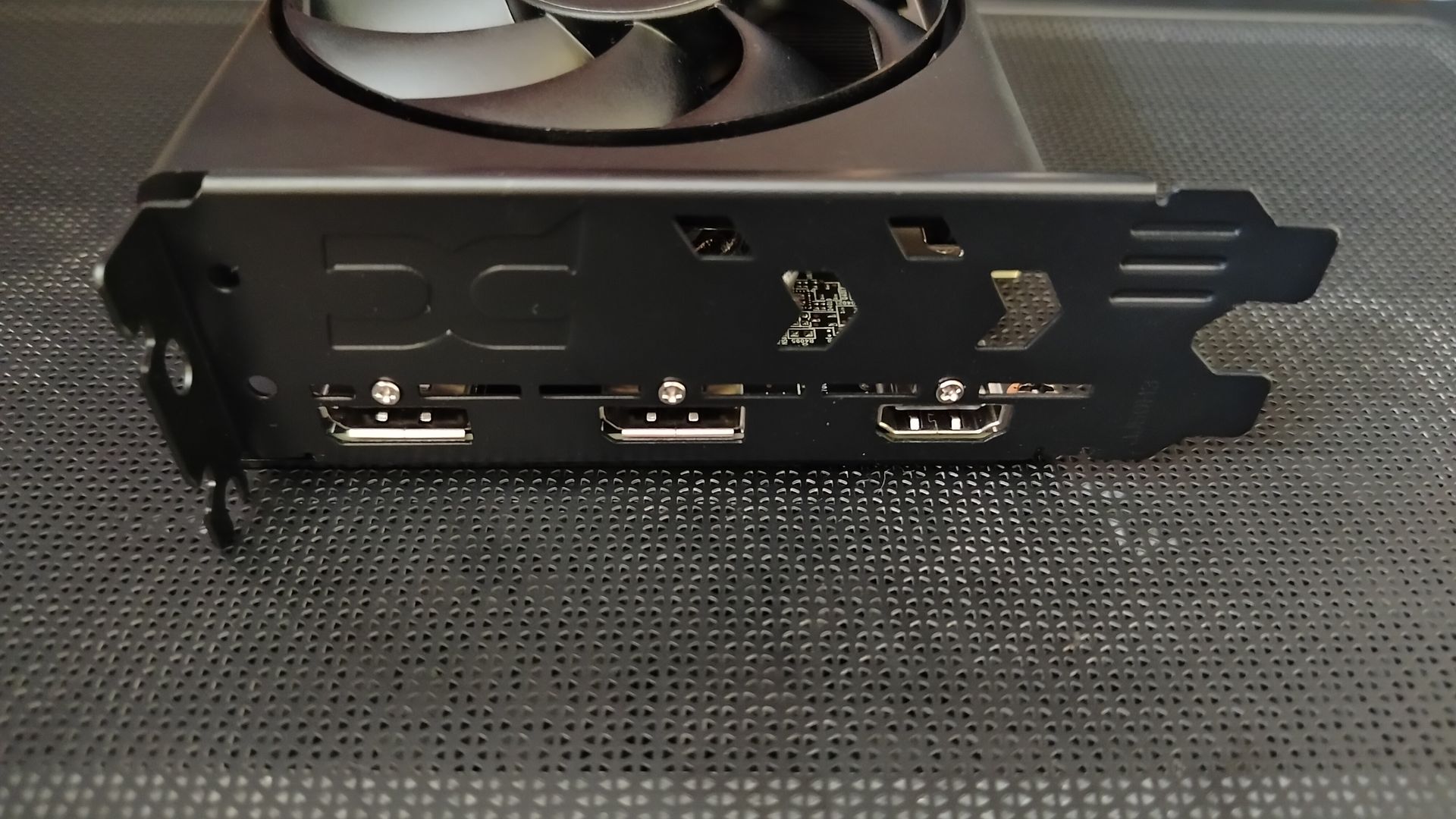 Test AMD Radeon RX 9060 XT 16 GB