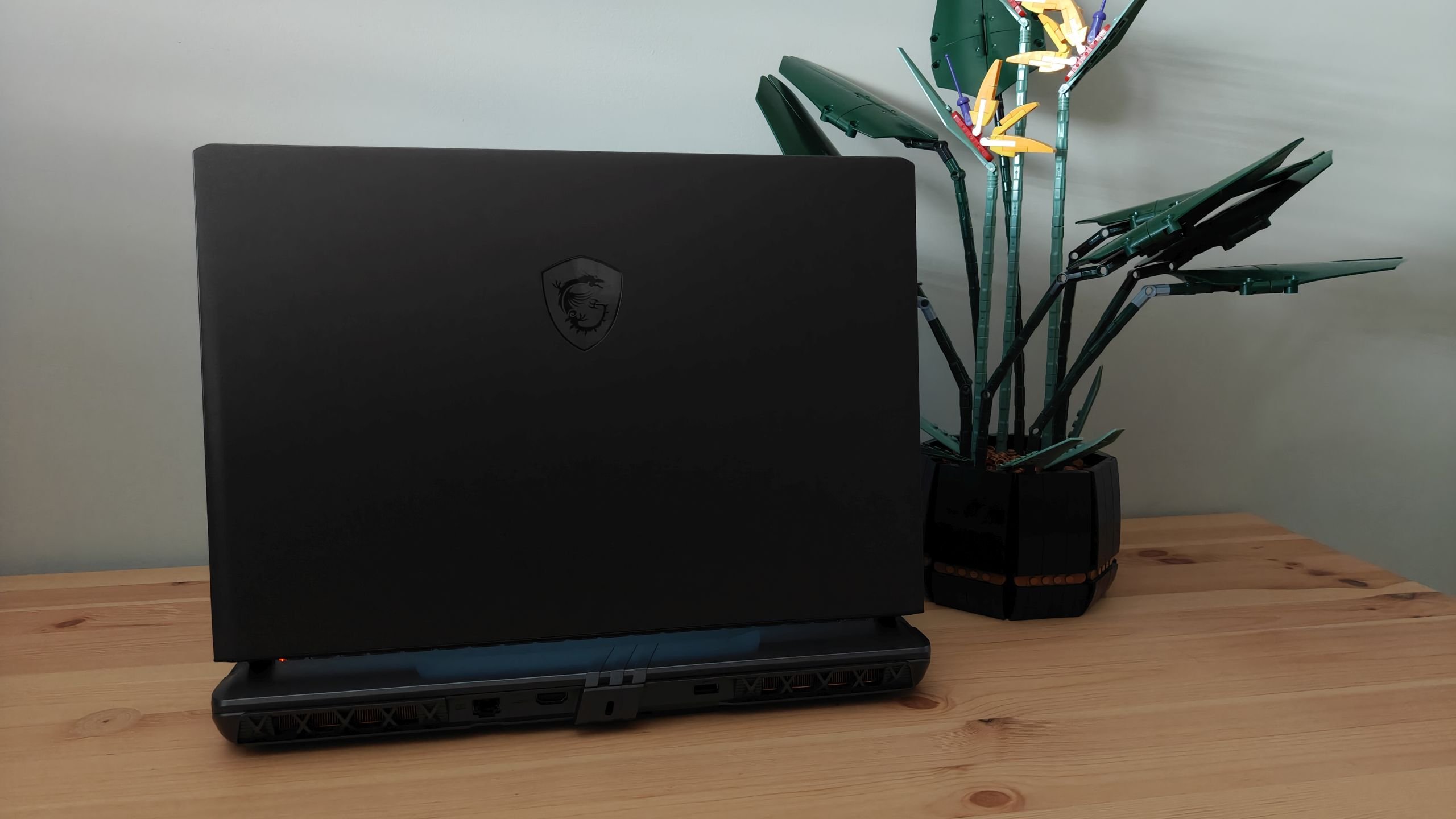 MSI Vector 16 HX AI