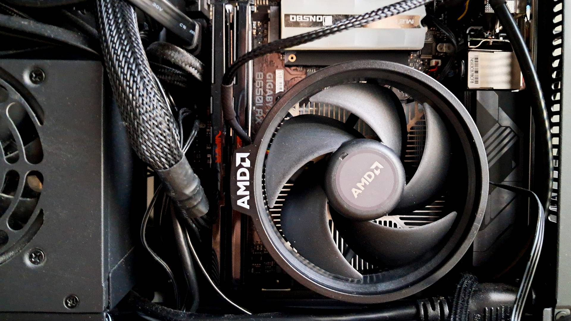 Cooler box AMD