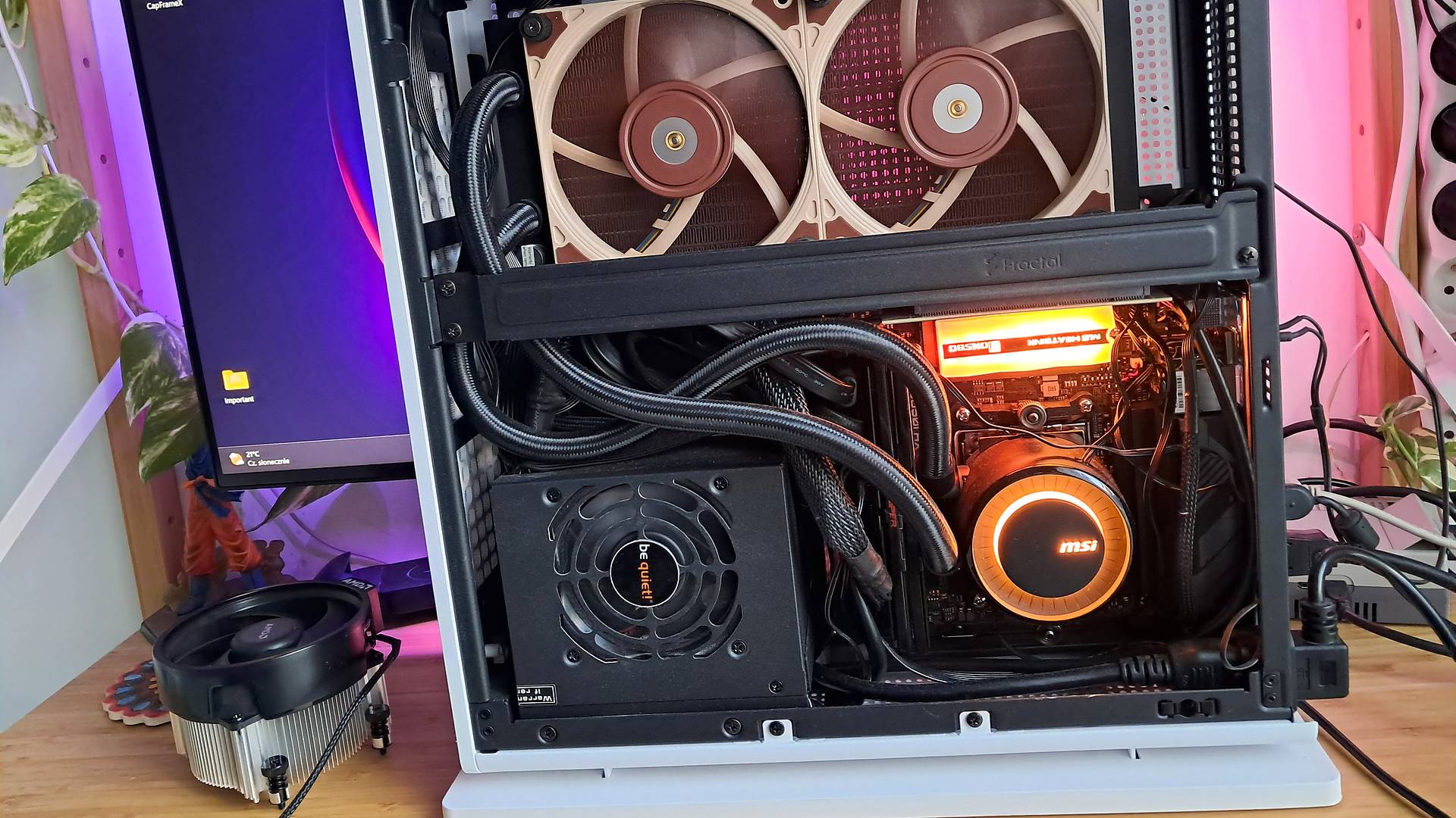 Wnętrze komputera mini ITX