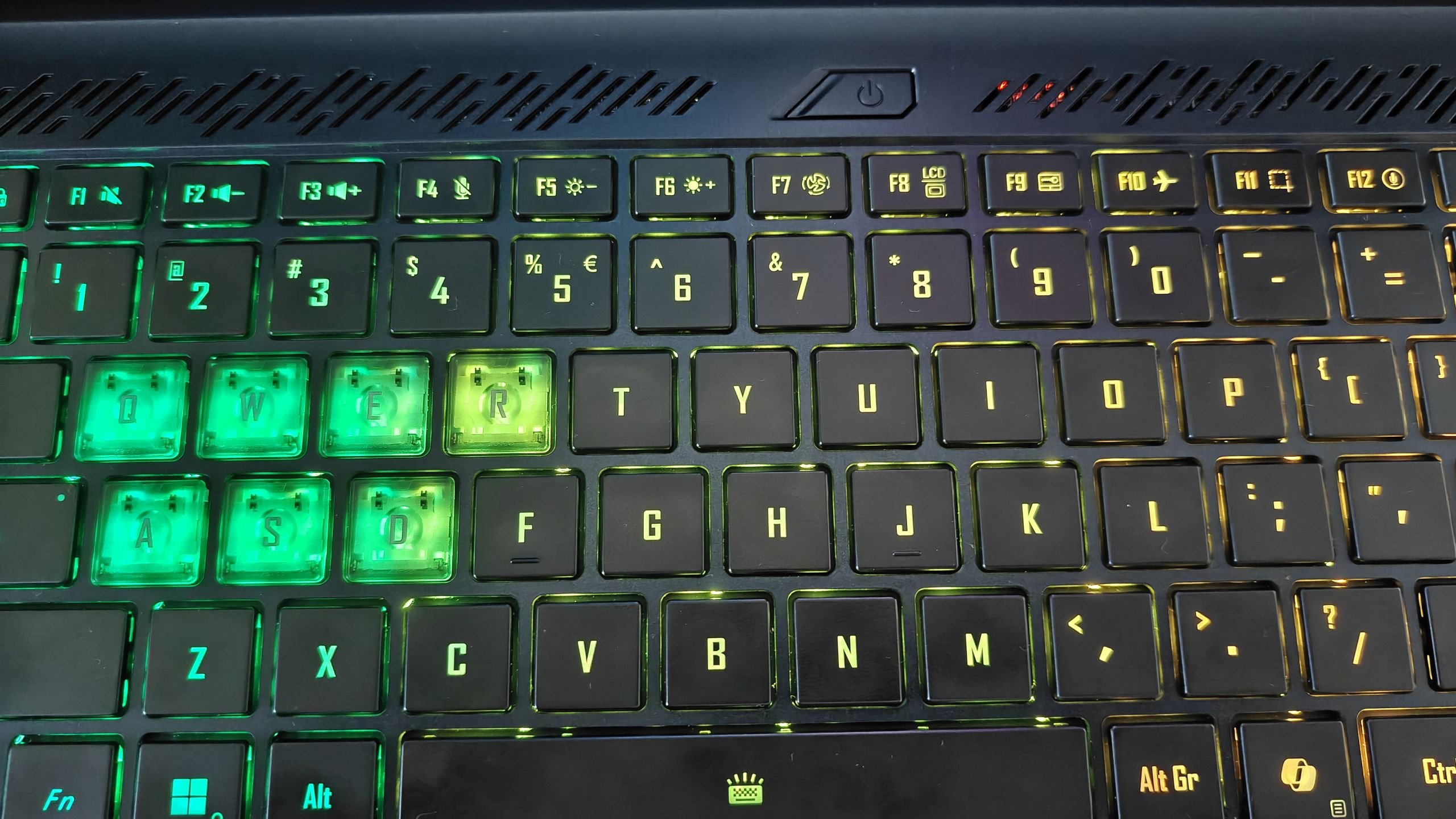 Gigabyte Aorus Master 16 (AM6H)