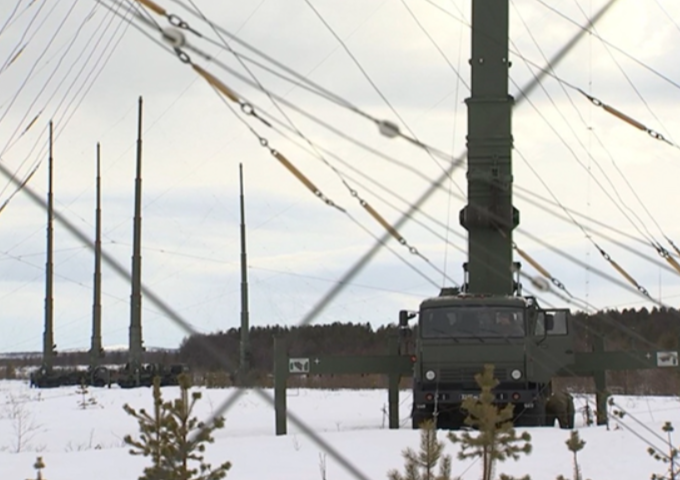 Murmańsk-BN – rosyjski system walki elektronicznej przeznaczony do rozpoznania radiowego, przechwytywanie sygnałów łączności dalekiego zasięgu i ich zagłuszania