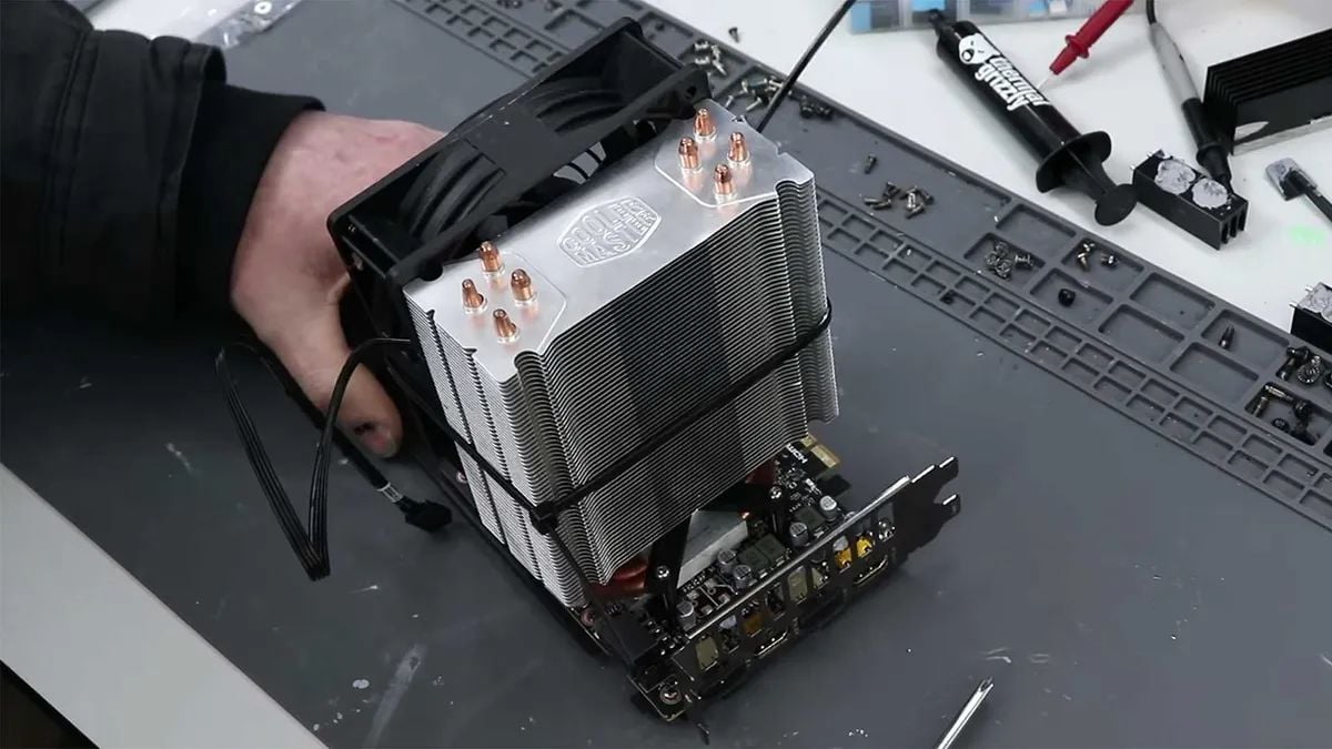 TrashBench chciał udowodnić, że odpowiednio podkręcony GTX 1080 Ti wciąż potrafi zawalczyć o koronę wydajności.