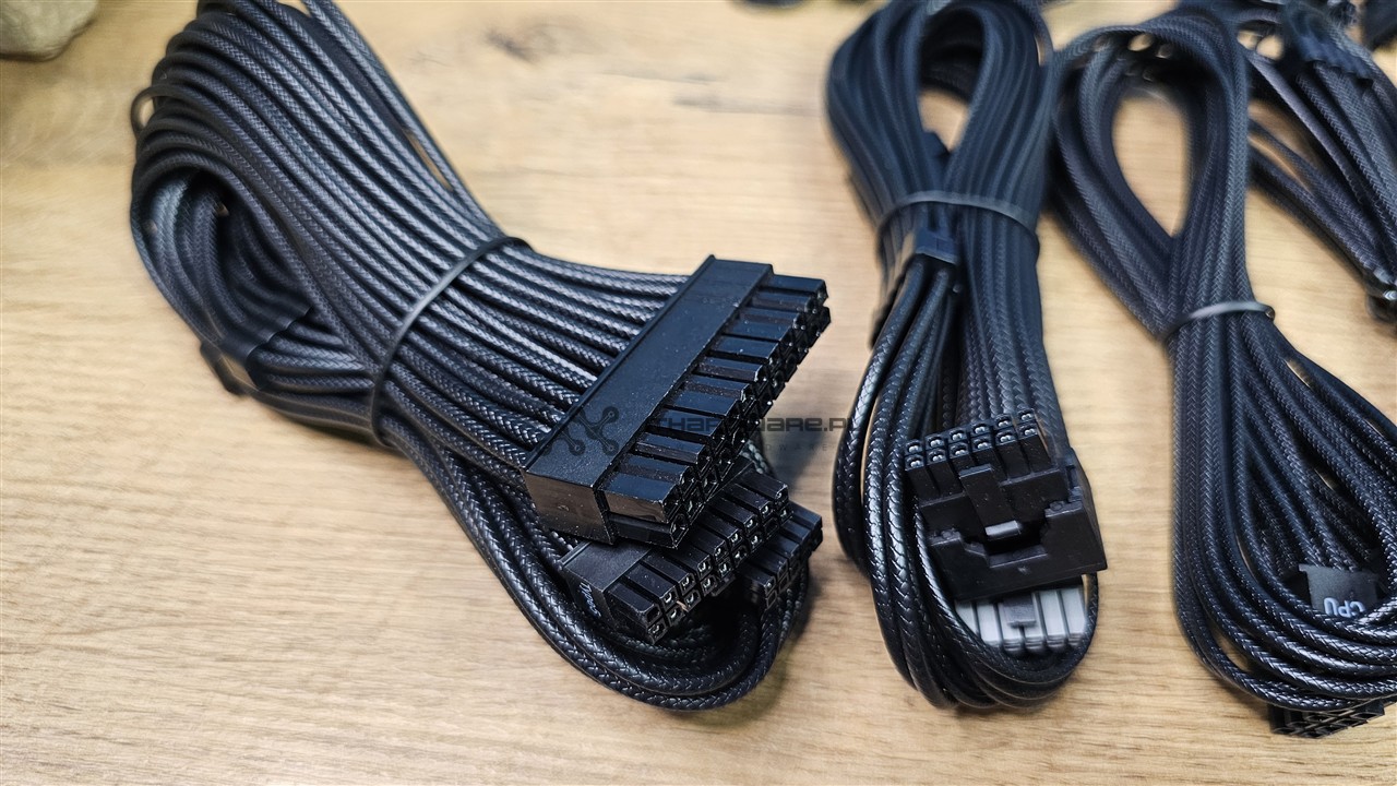 Corsair RM1000x Shift 2025 cables