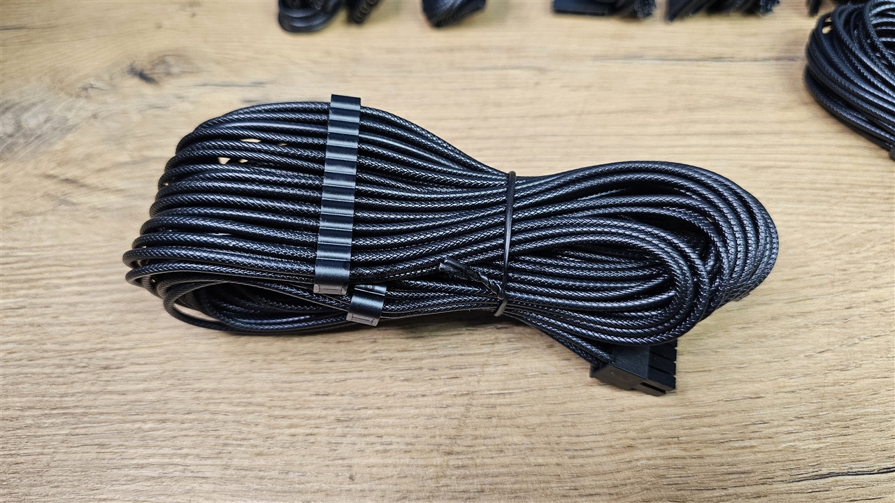 Corsair RM1000x Shift 2025 cables
