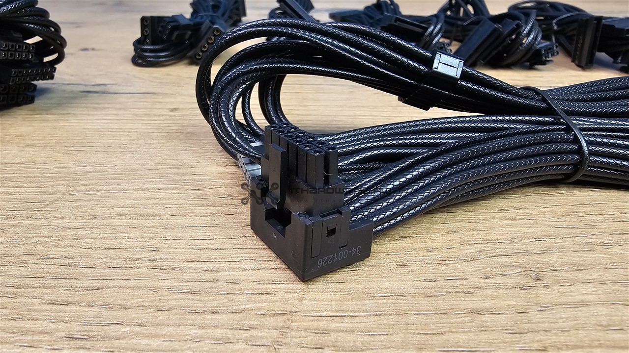 Corsair RM1000x Shift 2025 cables