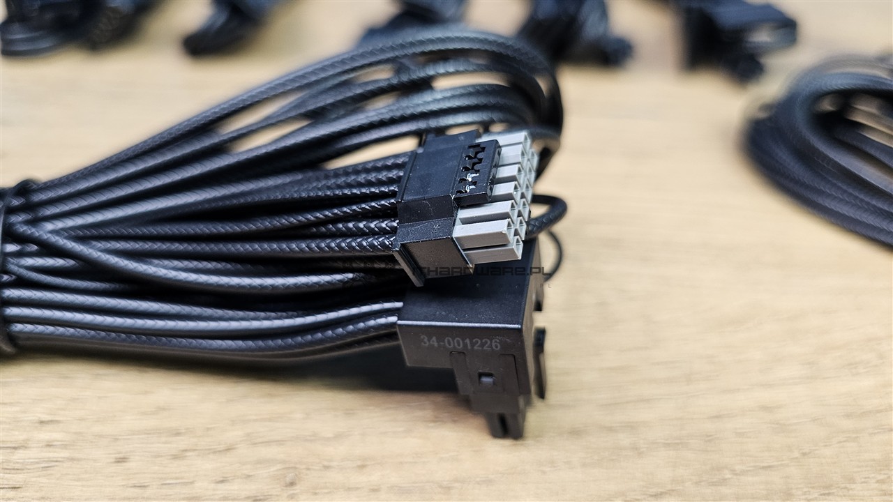 Corsair RM1000x Shift 2025 cables