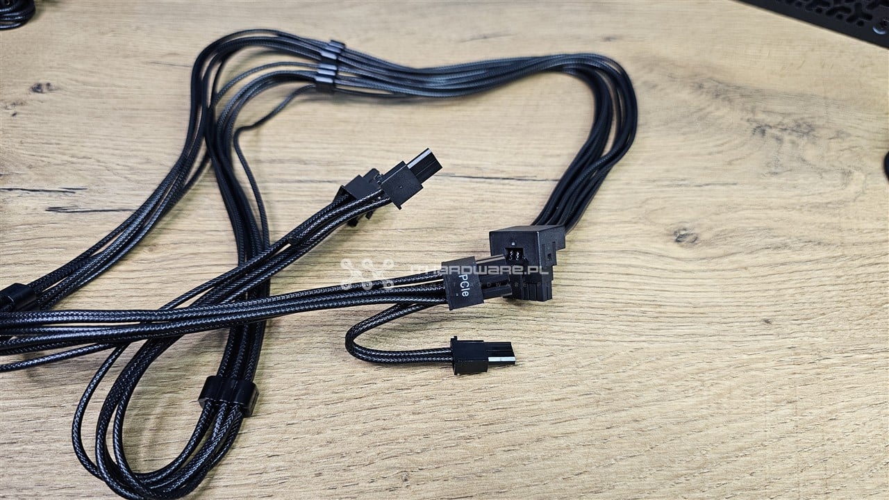 Corsair RM1000x Shift 2025 cables