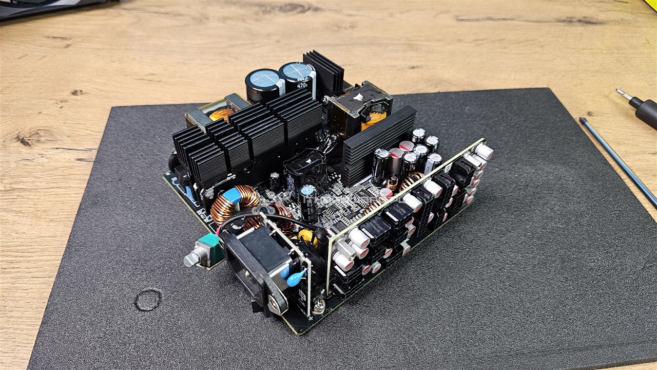 Corsair RM1000x Shift (2025)